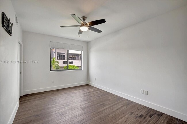 Building Photo - 164 SE 4th Terrace