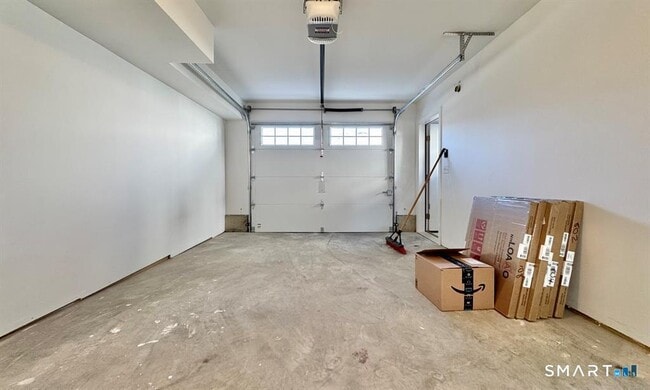 Building Photo - 25 Village Rd