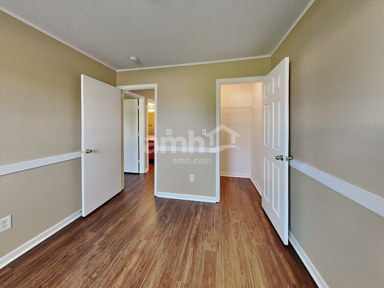 Building Photo - 5719 Wood Hollow Dr