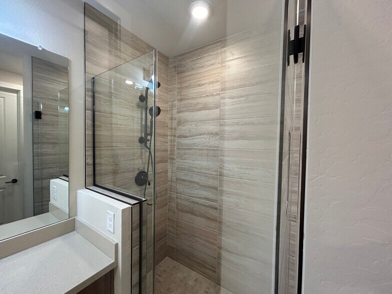 Building Photo - 2121 W Sonoran Desert Dr