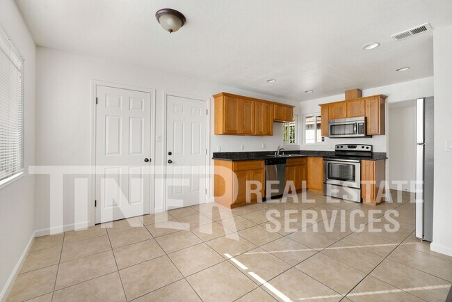 Building Photo - 2800 Sarina Ct
