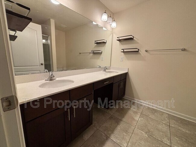 Building Photo - 24 Bush Pl