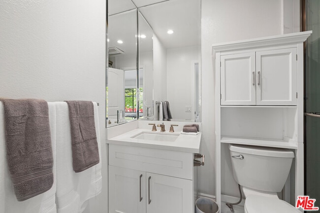 Building Photo - 6824 Las Olas Way