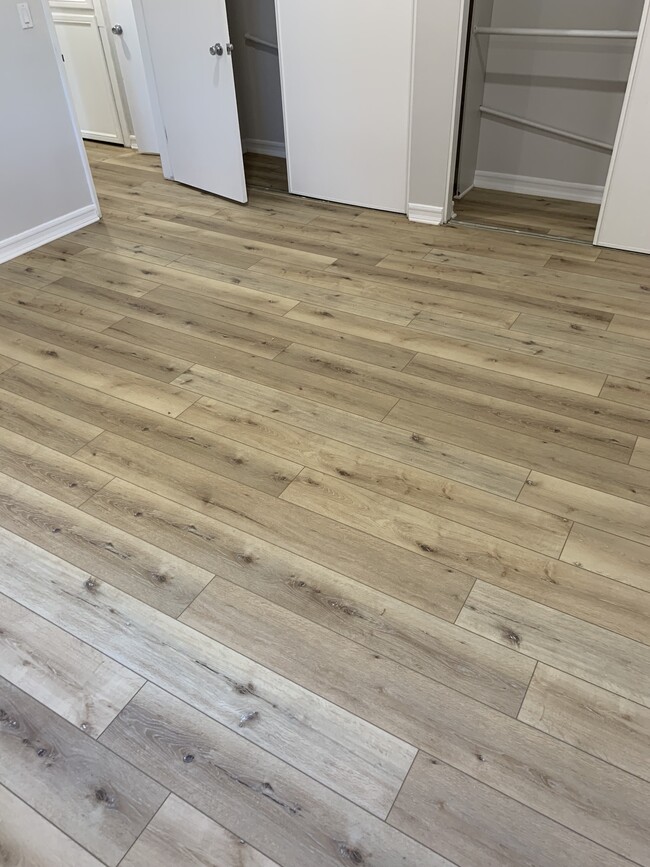 #5 new hardwood floor - La Casa De La Reina