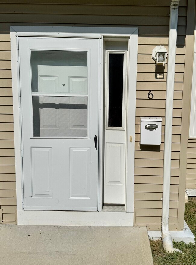 Primary Photo - 466 Danbury Rd