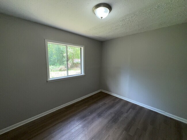 Building Photo - 3341 Suncrest Dr