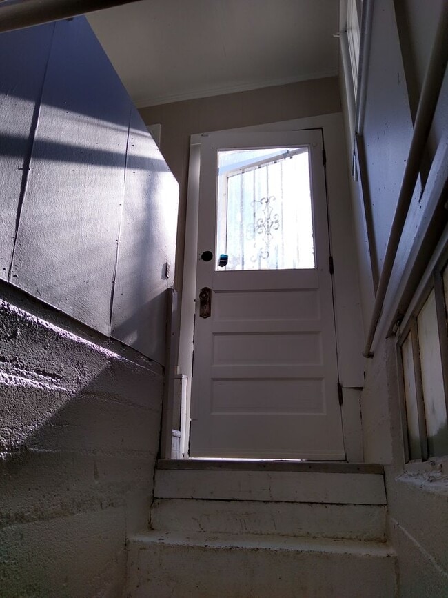 Building Photo - DU Charming 1920's Bungalow 2 Beds 1 Bath  Available Now