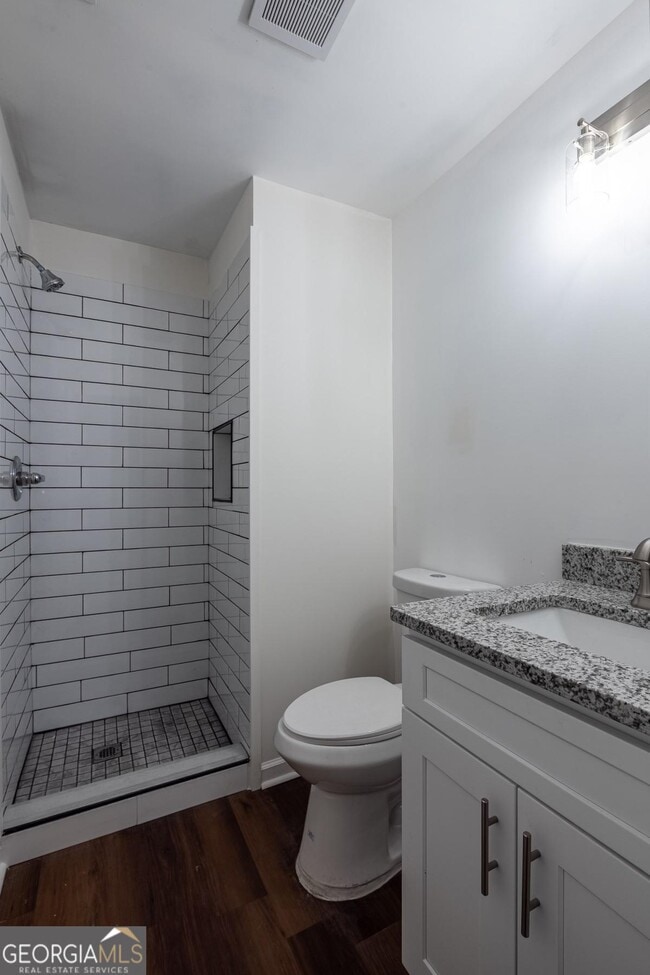 Building Photo - 450 Paines Ave NW