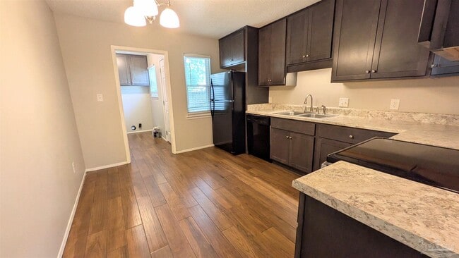 Building Photo - 9648 Hollowbrook Dr