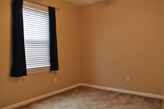 Building Photo - Adorable 3-Bedroom Ranch w/Community Pool,...
