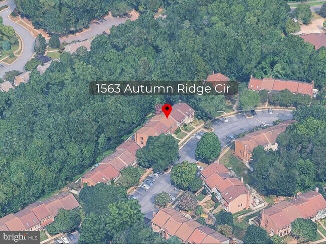 Building Photo - 1563 Autumn Ridge Cir