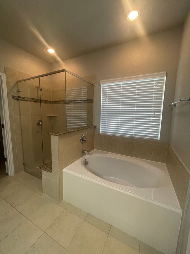 Building Photo - 22427 Carriage Bush