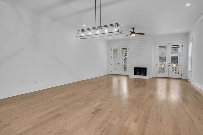 Building Photo - Modern Living in Wedgewood Houston