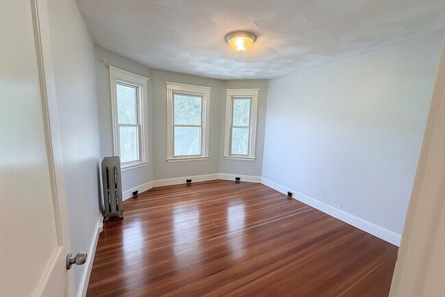 Building Photo - 37 Taft St