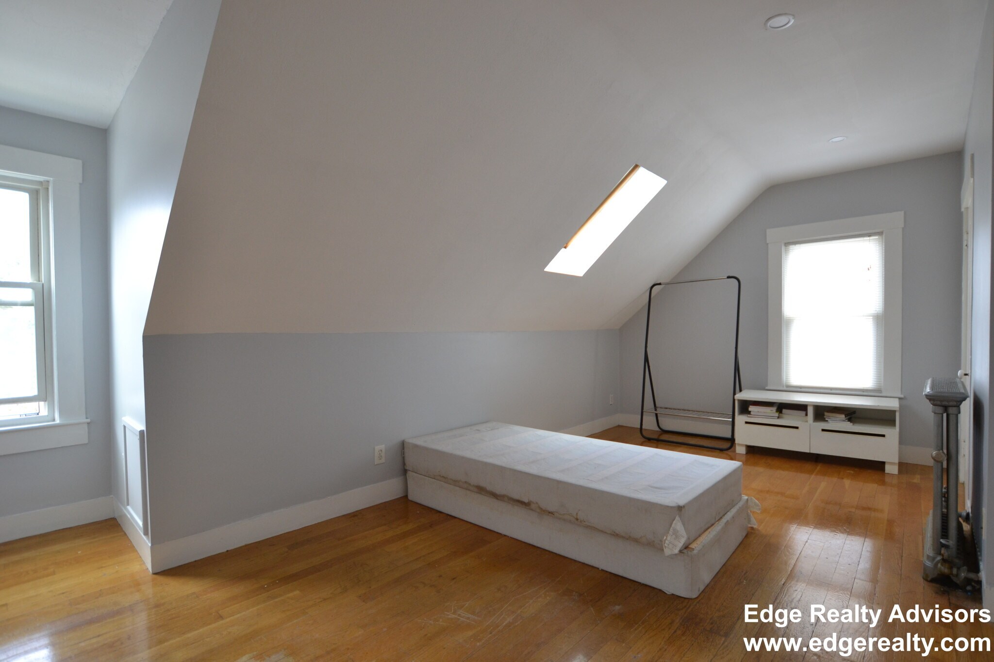 Building Photo - 272 Crescent St