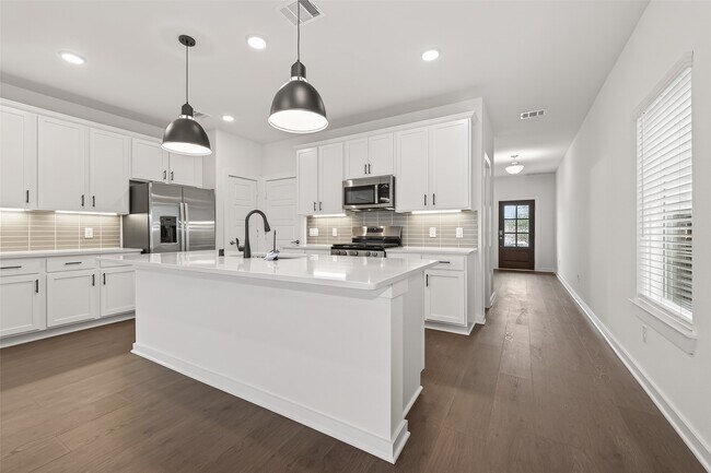 Building Photo - 32415 Sunbeam Dr