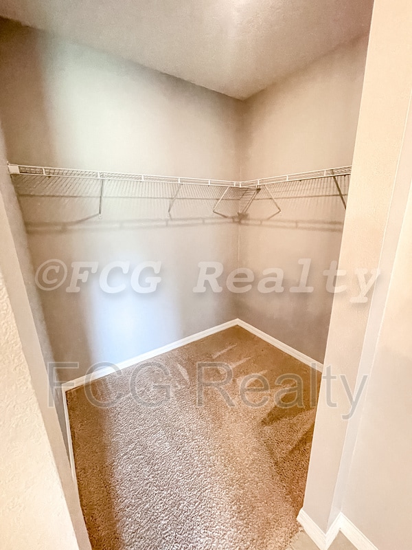 Building Photo - 345 Holly Berry Dr