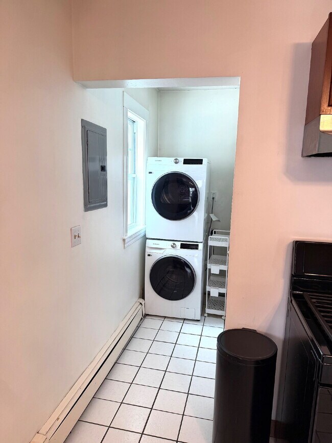 Building Photo - Spacious 3-Bedroom Haven in prime Milton neighborhood!