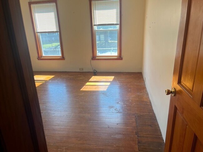 Building Photo - 12 Belding St