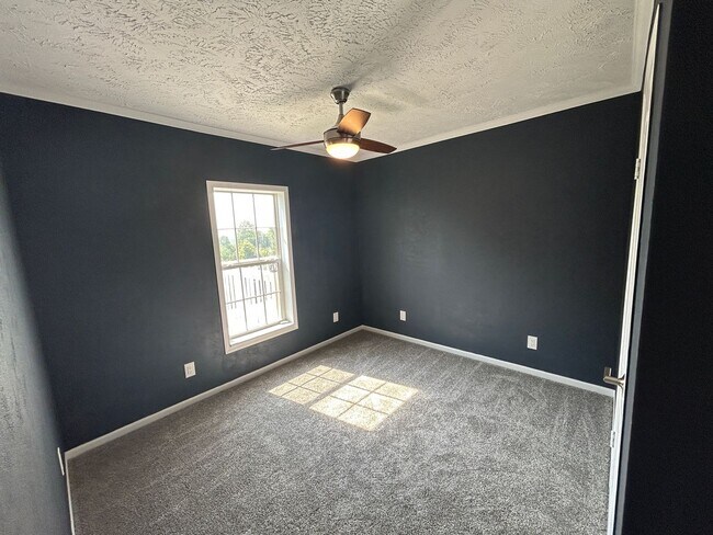 Building Photo - Leicester - Immaculate home on 3/4 acre