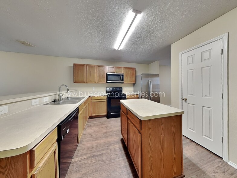 Building Photo - 1140 Single Tree Dr