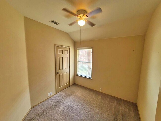 Building Photo - Great 3 Bdrm 2 Bath Home in Cross Roads Tx