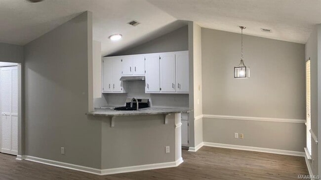 Building Photo - 536 Hollow Wood Rd