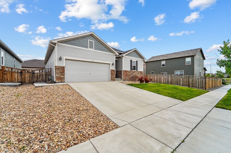 Building Photo - 166 Gem Way