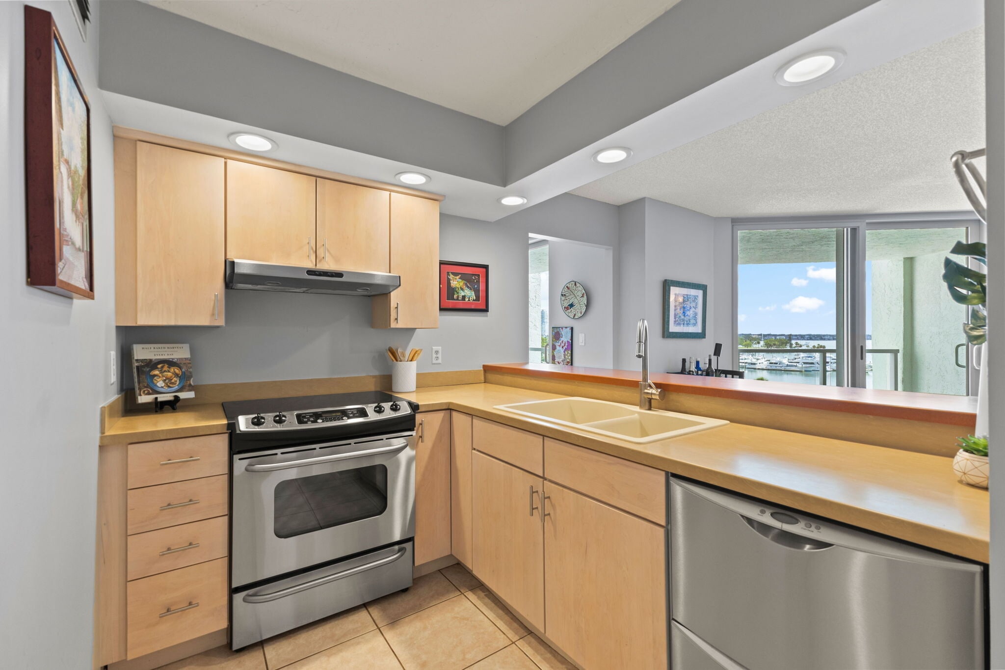 Kitchen - 1111 N Gulfstream Ave
