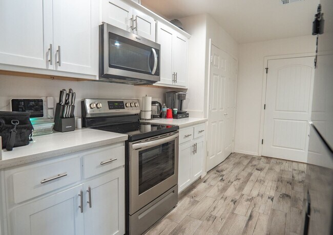 Building Photo - Prime Location Living: 3-Bedroom Gem Near Sam's Club & Yuma Palm Mall