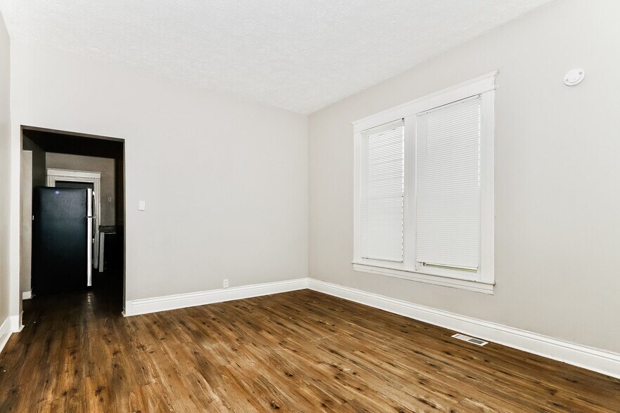 Building Photo - 728 S 35th St