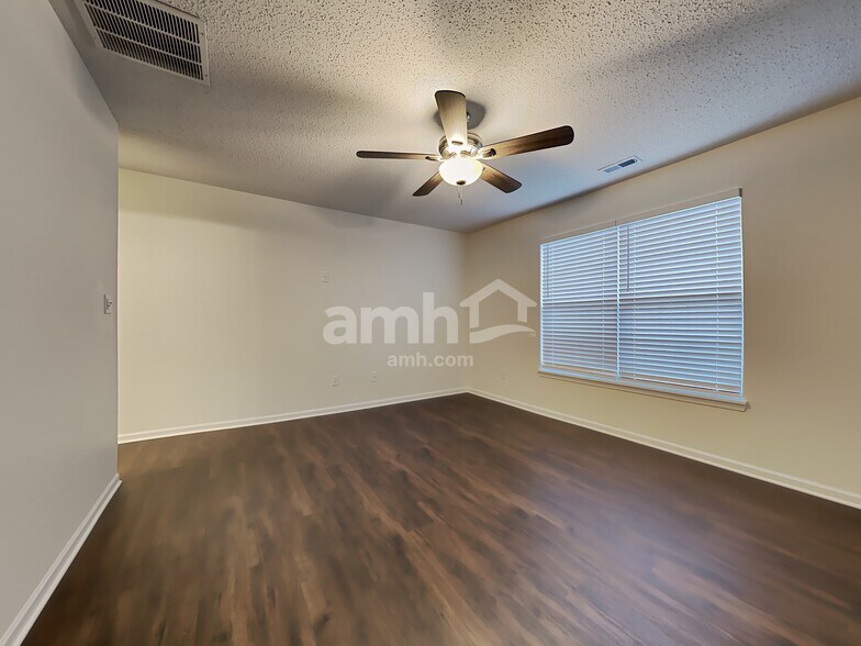 Building Photo - 15532 Outside Trail