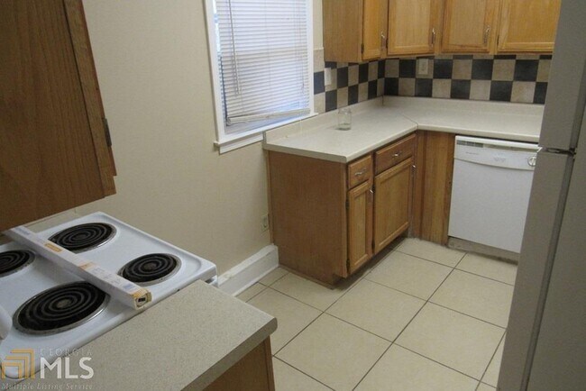 Building Photo - 2284 Alvin Dr NW