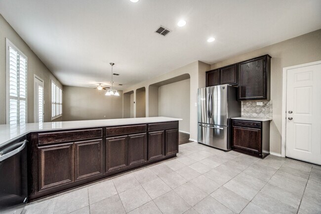 Building Photo - 3 Bedroom 2 1/2 bath Park Vista Subdivision