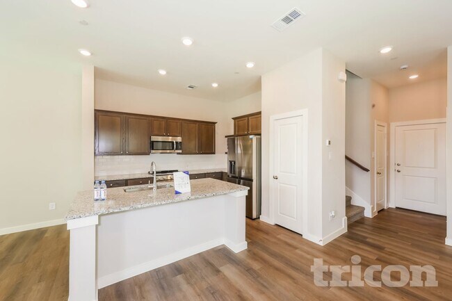 Building Photo - 205 Hucknall Ct