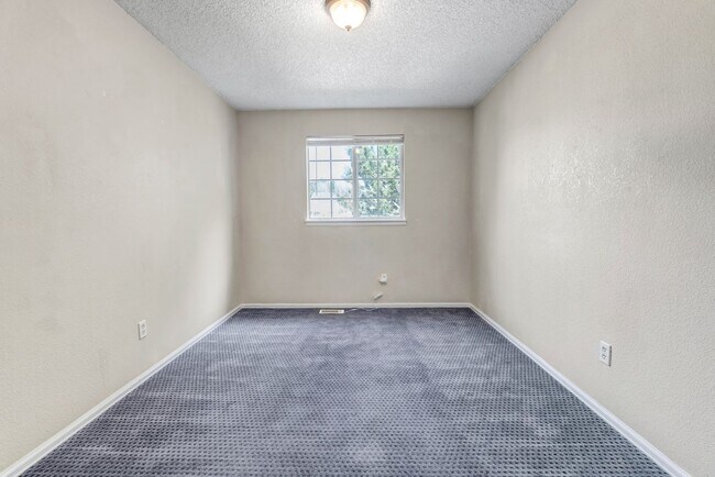 Building Photo - Spacious Home in Castle Rock