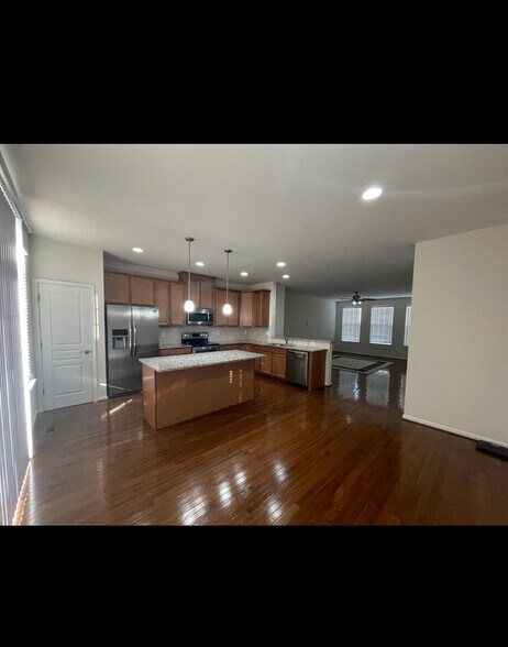 Building Photo - 8322 Heritage Crossing Ct