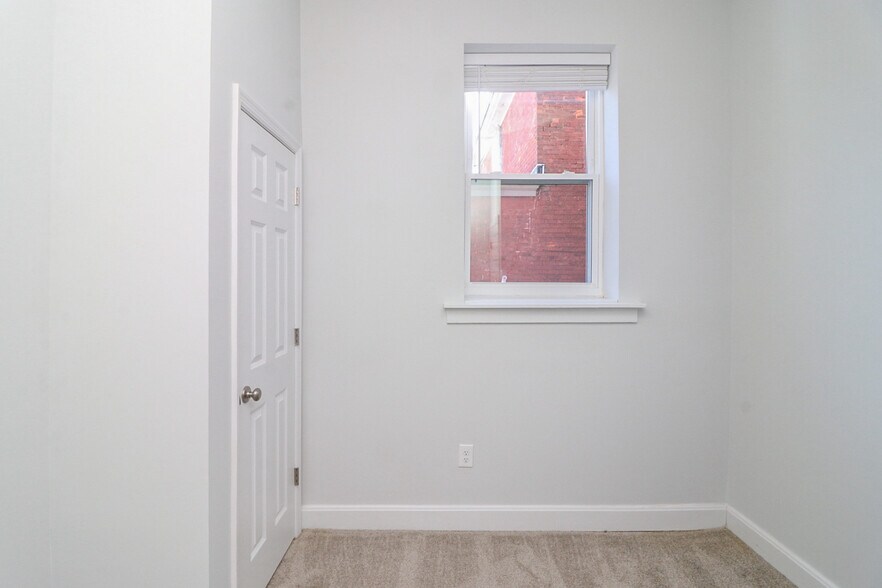 Building Photo - 2228 Kemper Ln