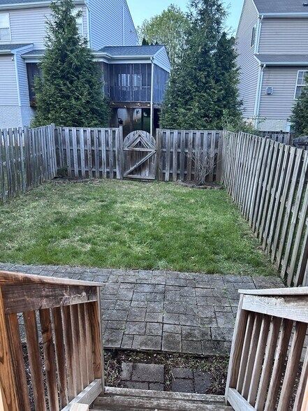 Building Photo - 1057 Lake Pelham Dr