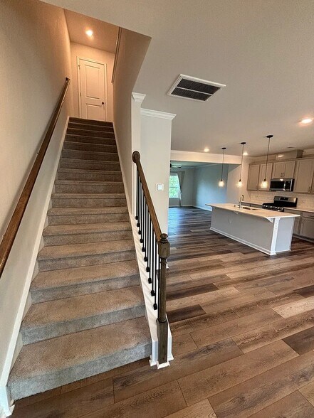 Building Photo - 1002 Kaya Ct