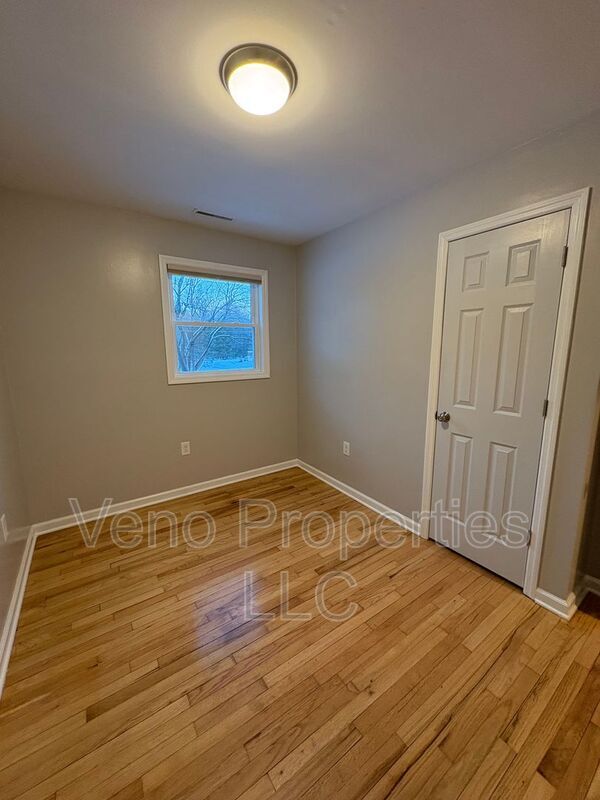 Building Photo - 330 Louden Rd