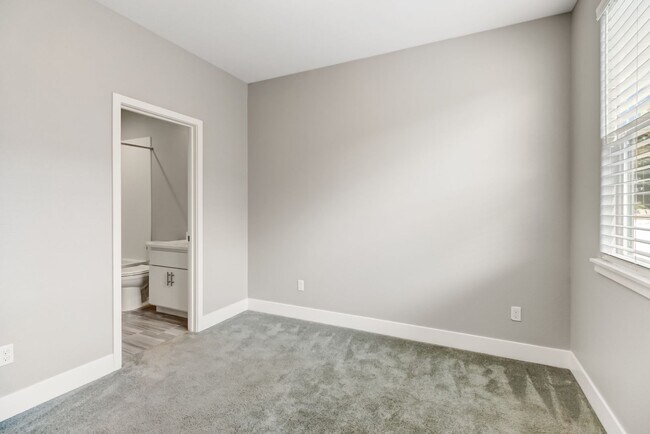 Building Photo - Move-In Special! Beautiful Alkali Flat Ren...