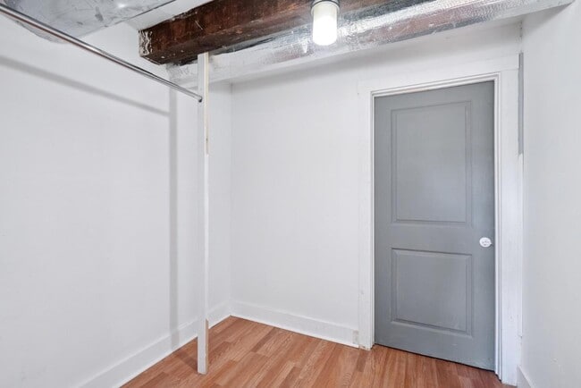 Building Photo - 502 Vermont Ave