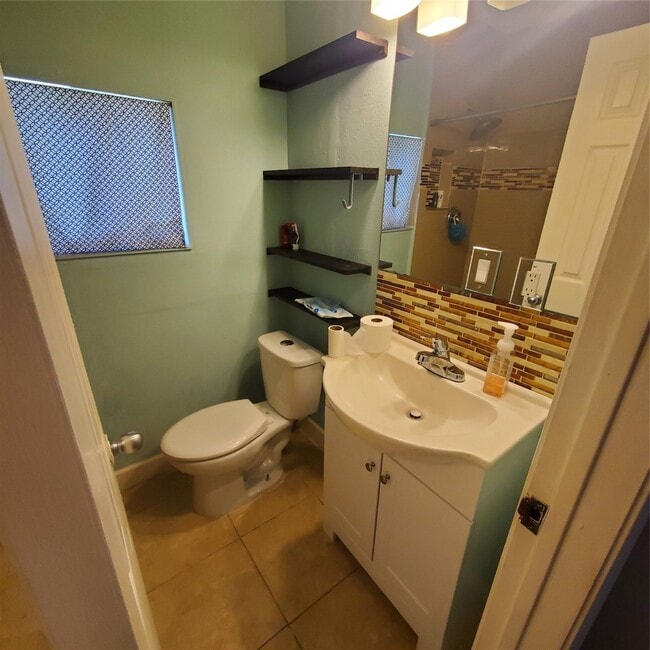 Building Photo - 606 Vincent St