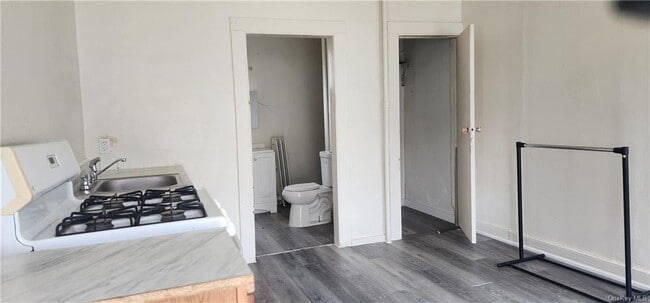 Building Photo - 368 E Broadway