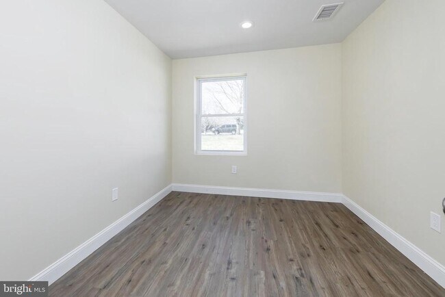 Building Photo - 311 Pine St