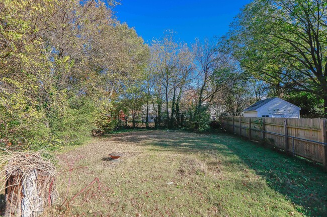 Building Photo - Brick Ranch Available in Hampton!