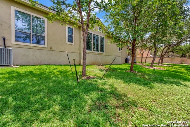 Building Photo - 4 Bedroom/4 Bath Champion Ridge Subdivision