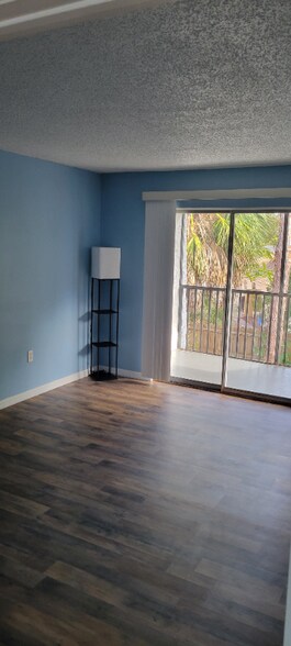 Building Photo - 13300 Walsingham Rd