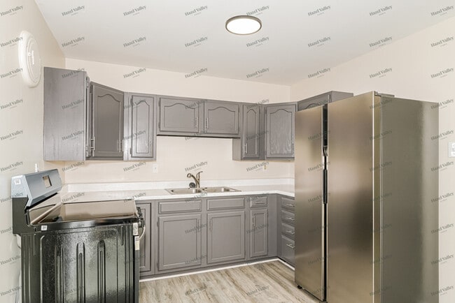 Building Photo - 1290 Acredale Dr